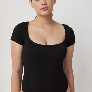 🆕 Ardene Black Seamless Scoop Neck Fitted Bodysuit Cap Sleeve